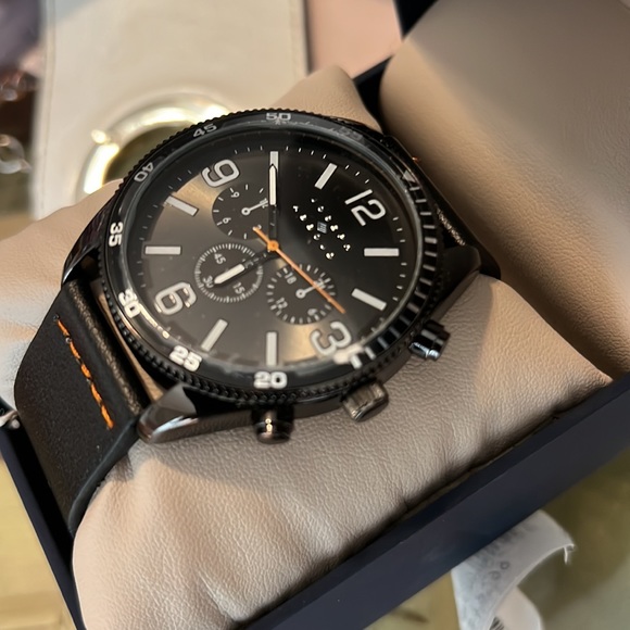 Brand new, never wear Joseph Abboud Chronowatch. Metallic Dial/Black leather. - Picture 2 of 3